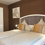 Ferienwohnung Seeglueck- Hochwertige Wohnung Im Villenviertel Mit Suedbalkon