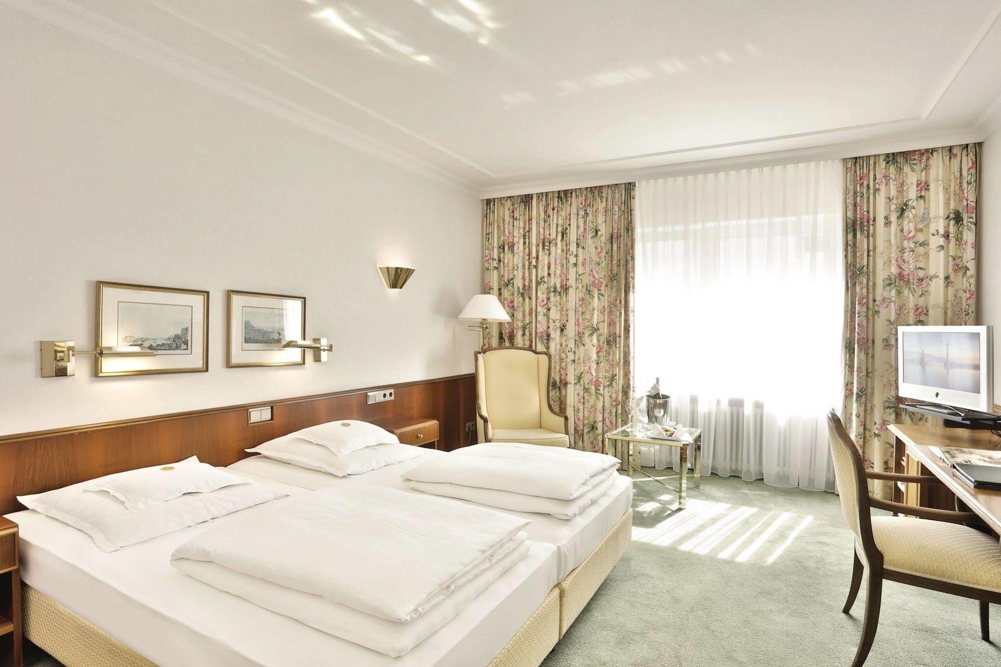 Bayerischer Hof Hotel 5*