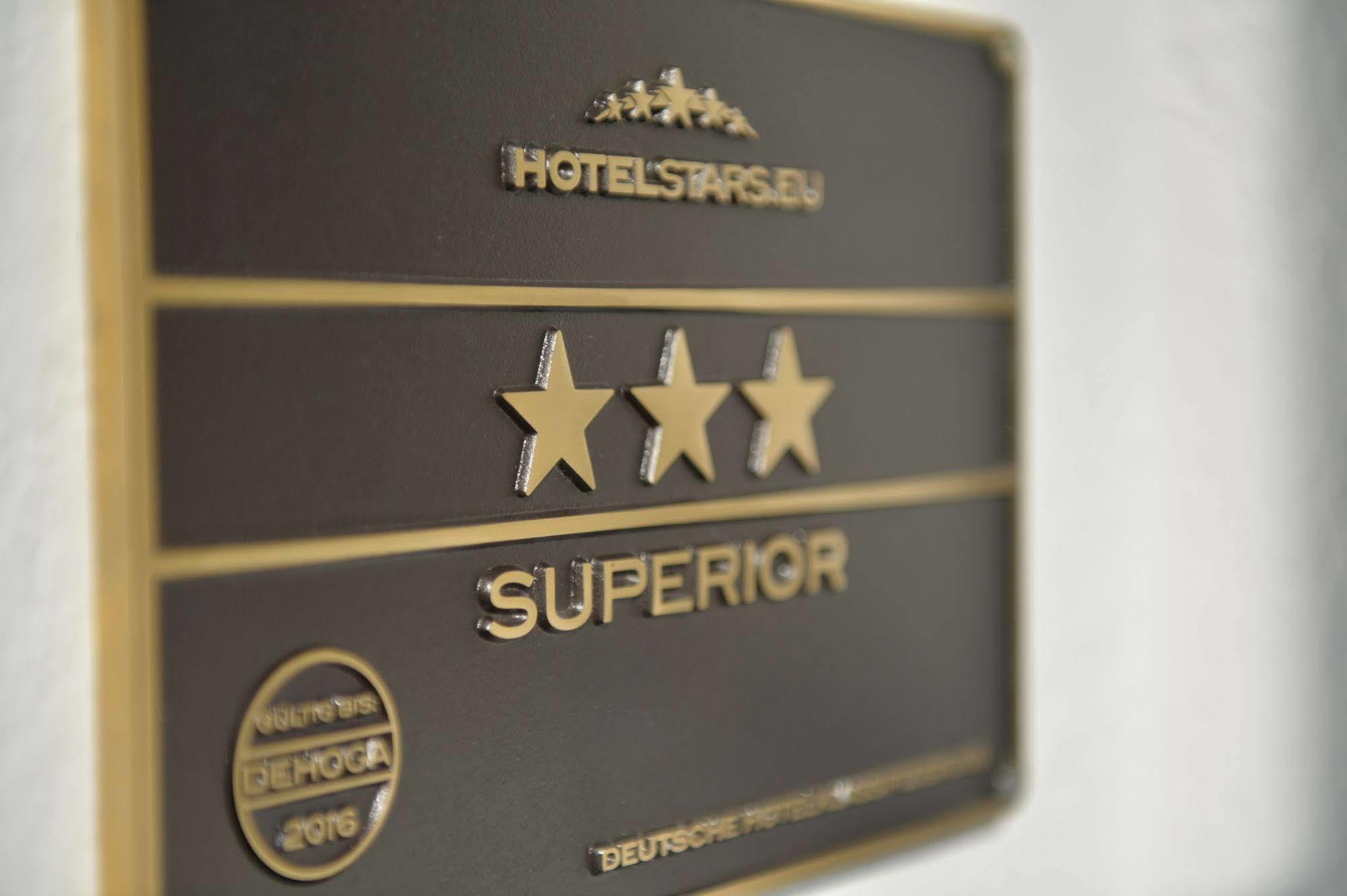 Schoengarten Garni Hotel 3*