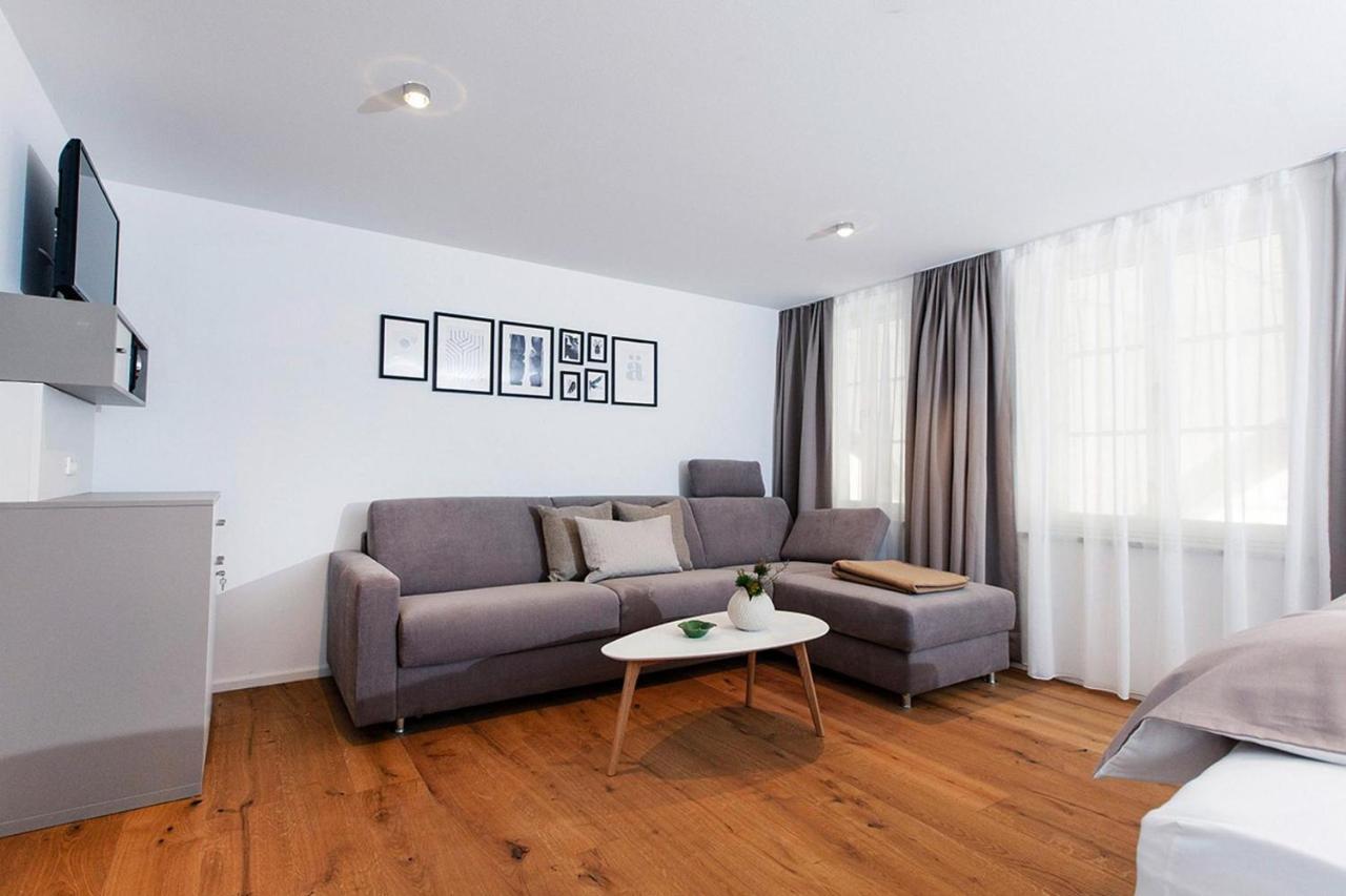 Maximilian Apartment
