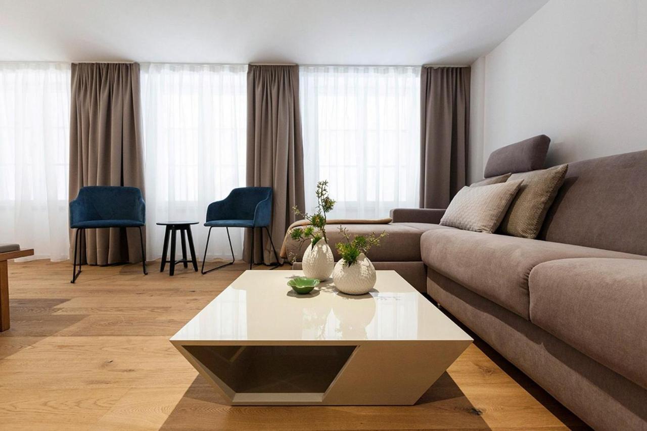Maximilian Apartment *