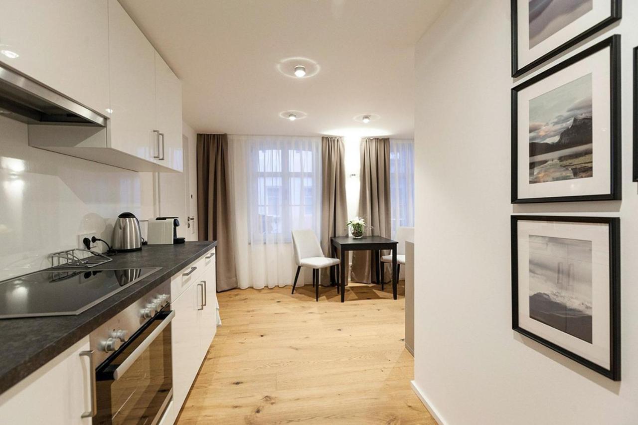 Maximilian Apartment