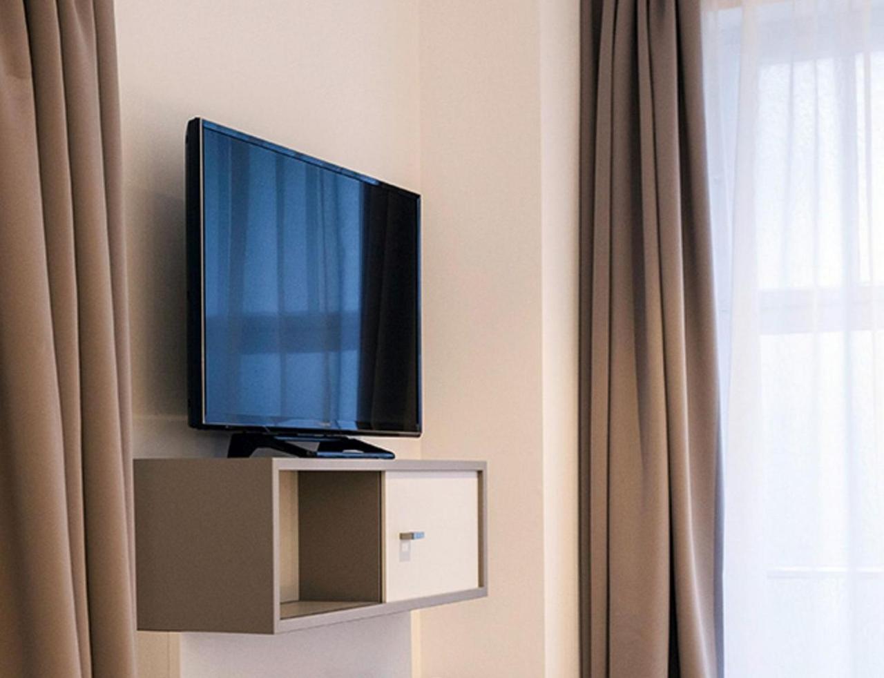 Maximilian Apartment