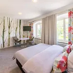 Apartment 11