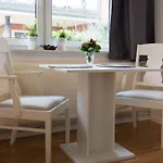 Ferienwohnung mit Kanalblick Kapitänswohnung EG