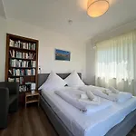 Ferienhaus Wellnesshuette Mit Aussenwhirlpool Und Herrlichem See-Und Alpenblick