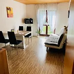 Kleine Ein Zimmer Wohnung Mit Gartenanlage
