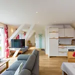 Oak Modern Retreat In Ueberlingen