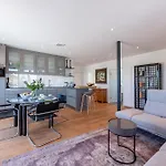 Penthouse Moos