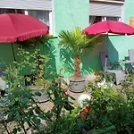 Lamai\'S Pension