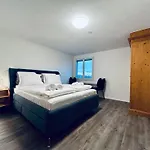 Private Room With Bathroom And Lake View In Guest House