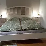 Exklusive Lage, Sehr Grosse Wohnung Mit Gartenblick - Fewo Haemmerle Rot