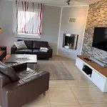 Villa Waterfront Am See