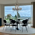 Lakeview - A Design Holiday Home
