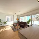 Living Timeless- Happy Living Bodensee Direkt Am See Mit Billard, Parkplatz Und Balkon Fuer Bis Zu 6 Personen