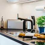 Apartment Black&White mit Sonnenbalkon und Parkplatz
