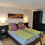 Hotel Gaestehaus Stock Zimmer Brotkoerble