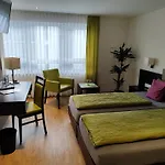 Hotel Gaestehaus Stock Zimmer Brotkoerble