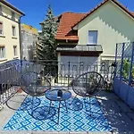Bijou Petit -Mit Terrasse