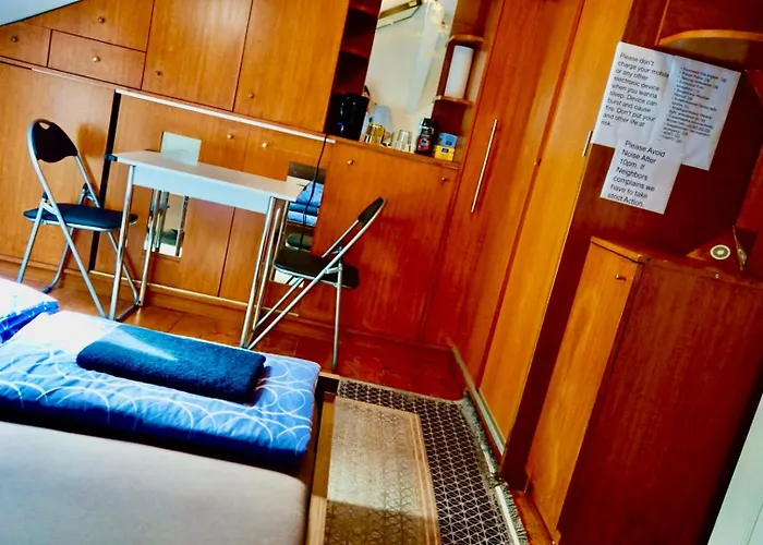 U6 Schofwrk Hostel
