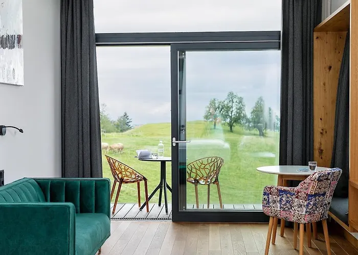 Design-Chalet Mit Teilseeblick, Pool, Spa & Restaurant