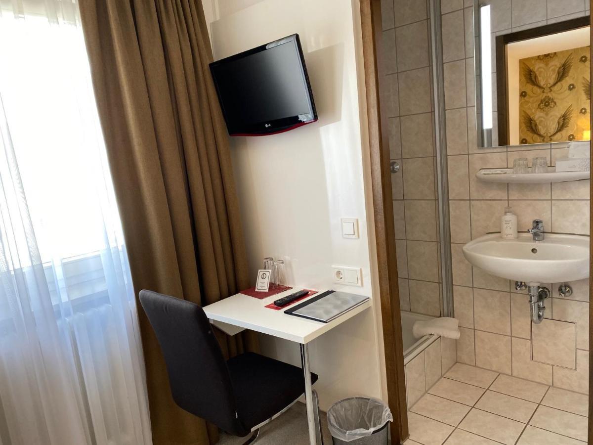 Hellers Twenty Four Ii -24h-check-in- Hotel 3*