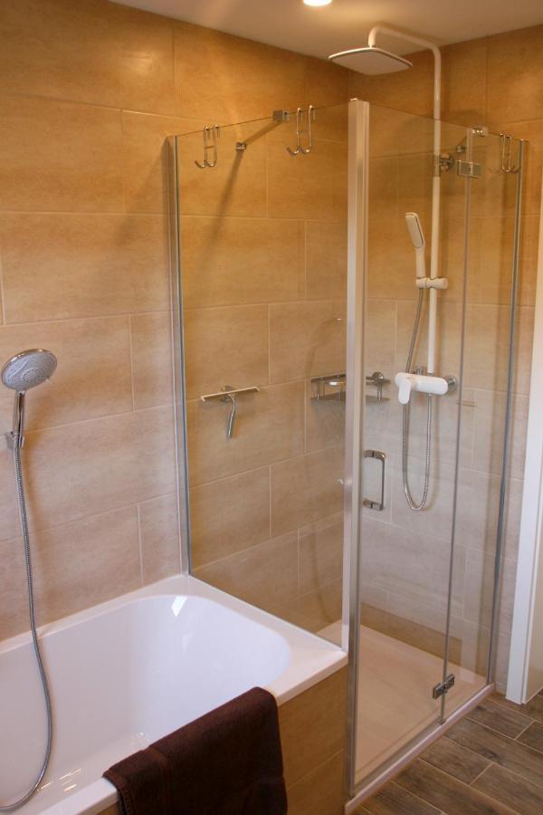 Waldvogel Apartment *
