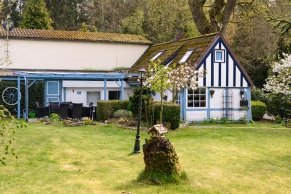 Holiday home Hut By The Lake *