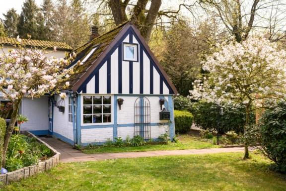 Holiday home Hut By The Lake