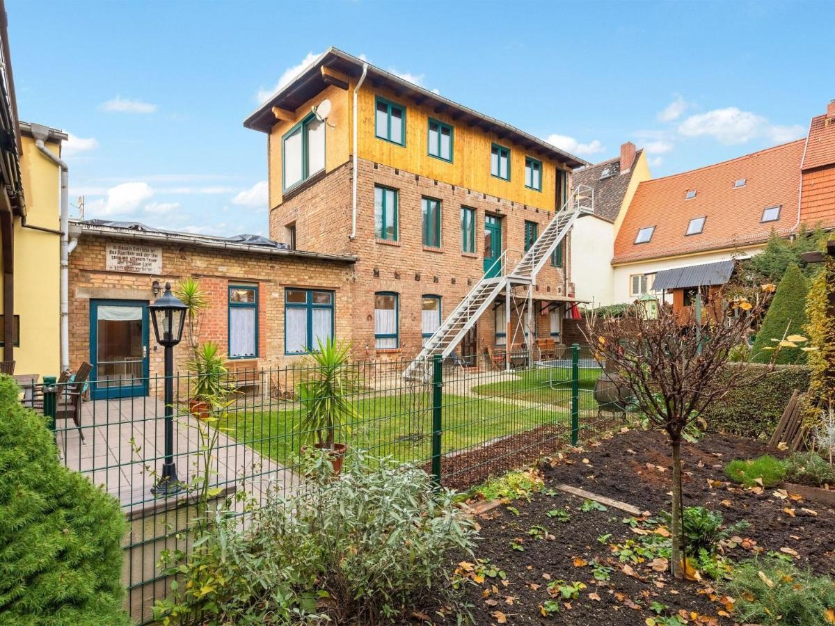 Cheerful And Bright With Fireplace And Garden Apartment *