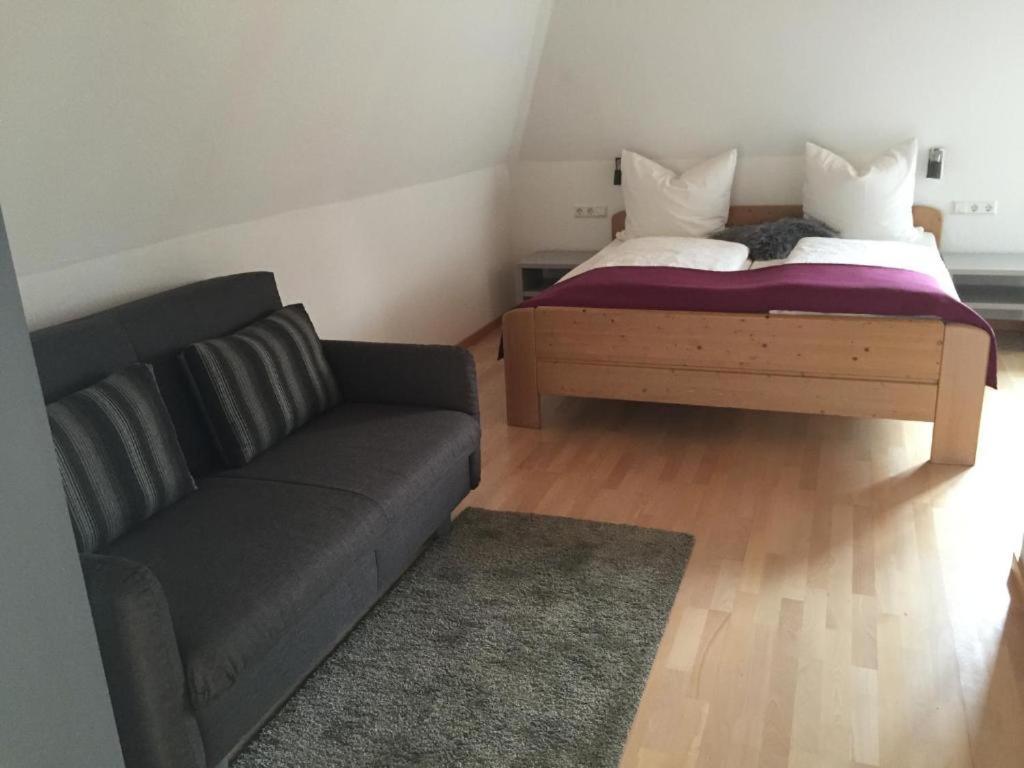 Gaestehaus Schuehle Guest house Tettnang