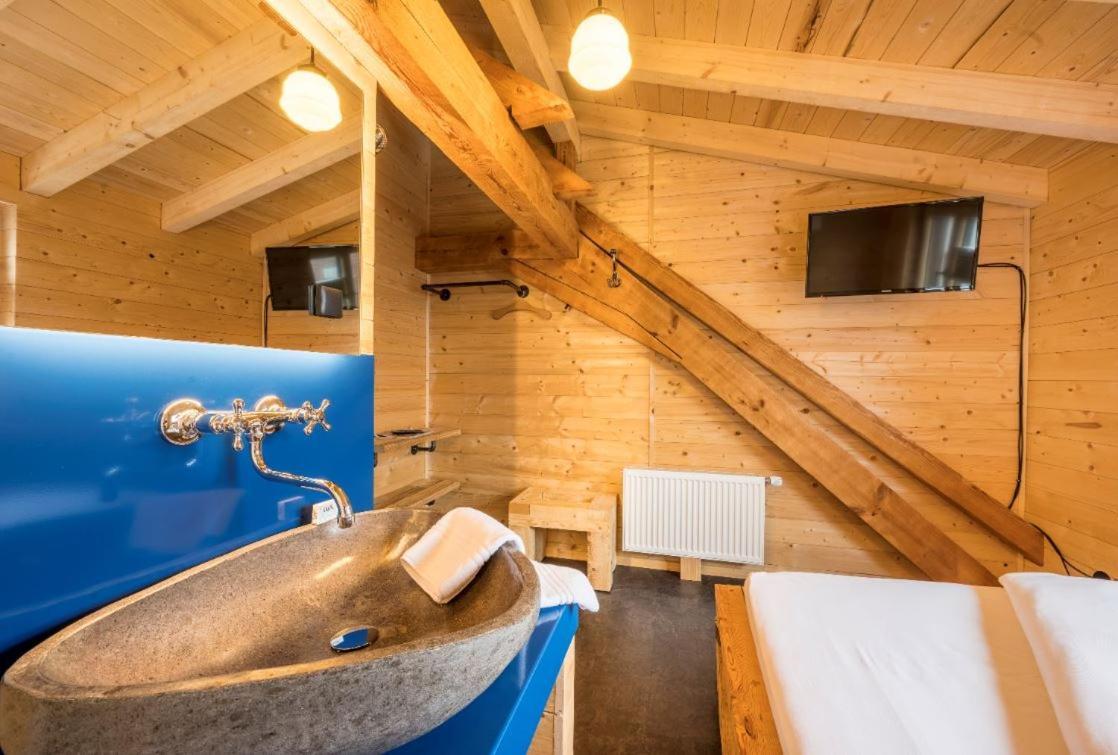 Landgasthof Kreuz Inn 2*
