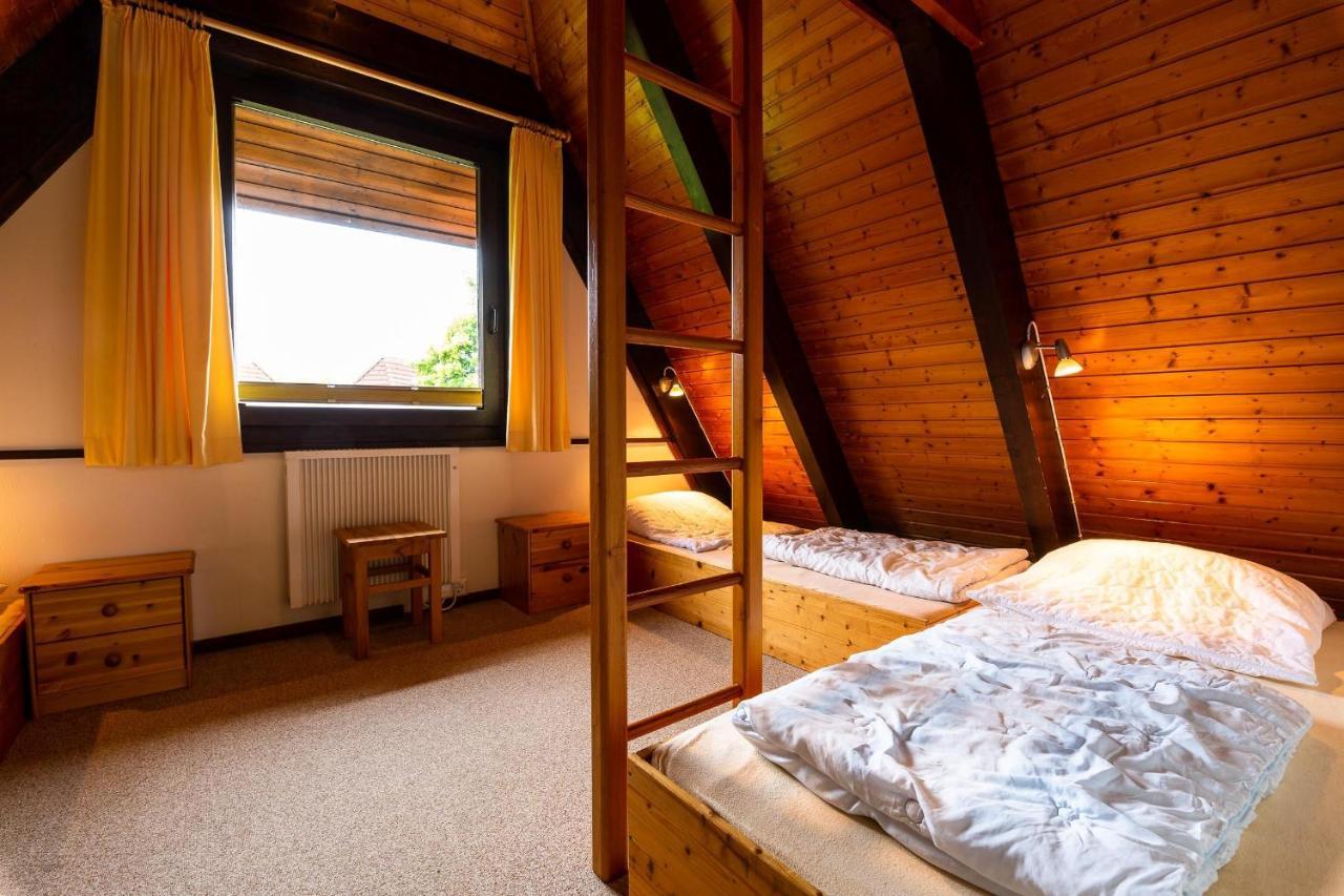 Ferienwohnpark Nurdachhaus Typ 8 Ndt 101 Holiday home Immenstaad am Bodensee