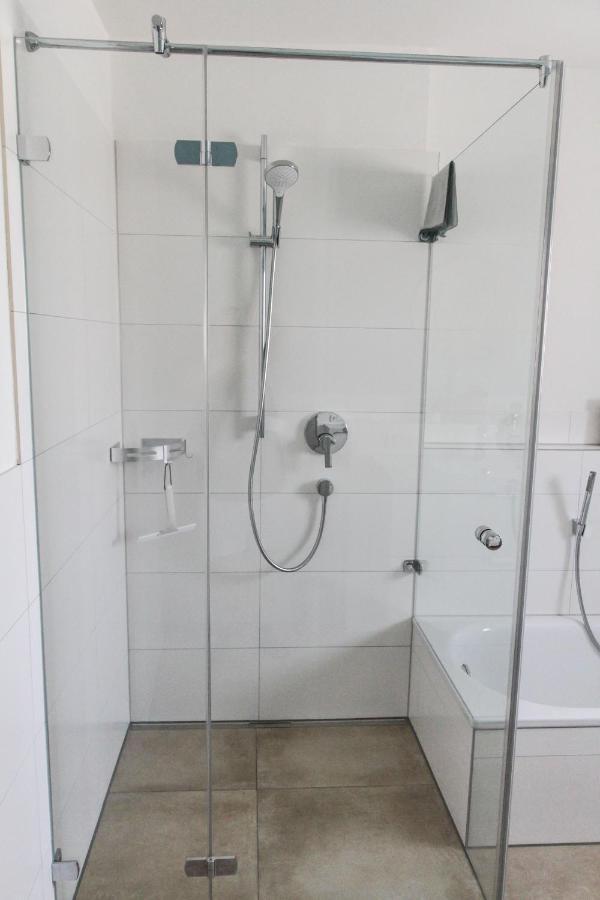 Wunderschoene, Helle 3-zi-whg Mit Grossem Balkon Apartment