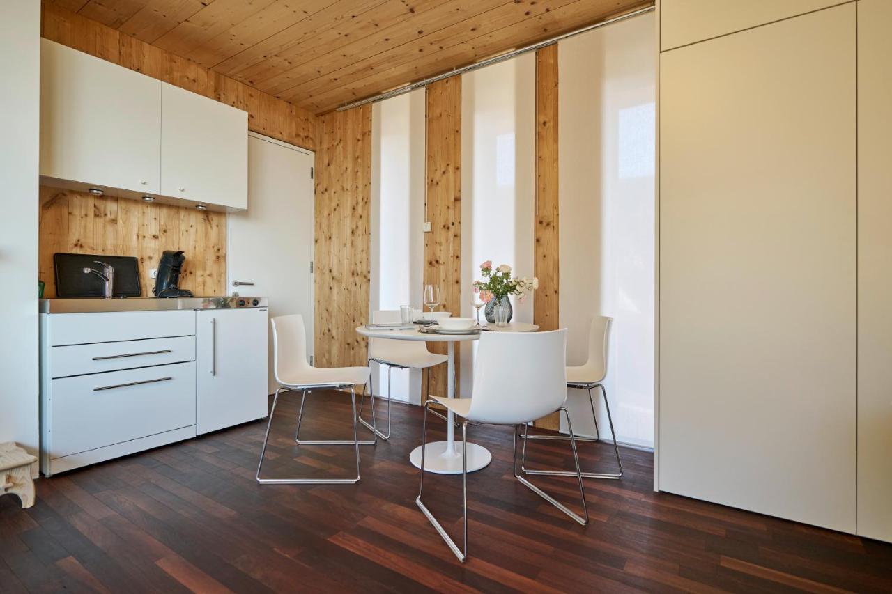 Apartment Design-apartment Im Architekten-haus Aus Holz
