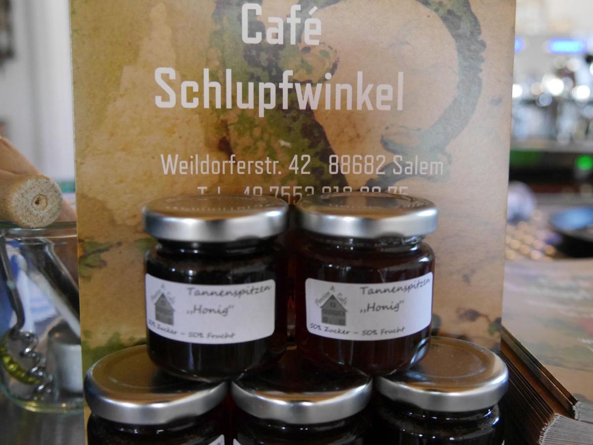 & Cafe Schlupfwinkel