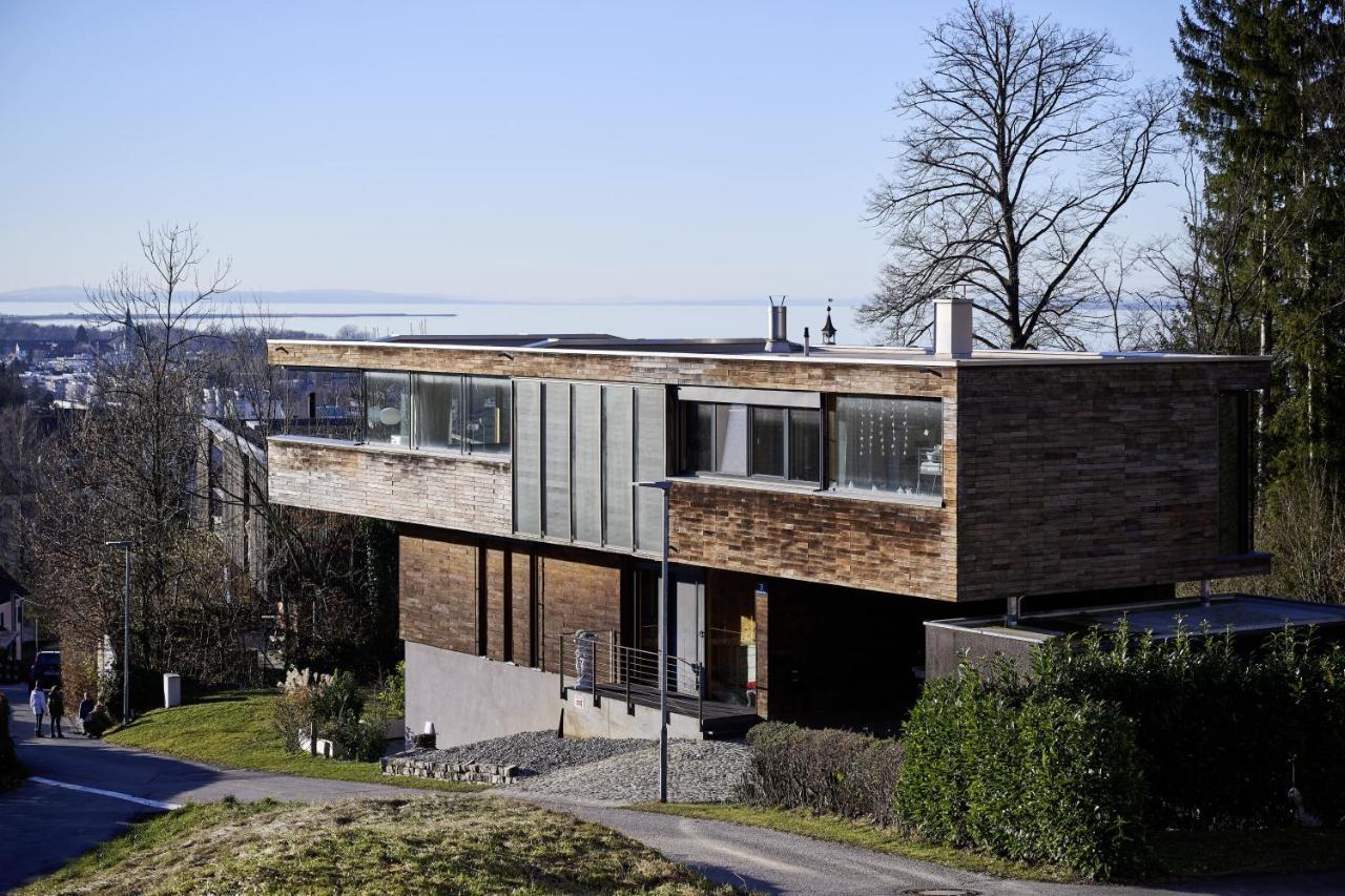 Apartment Design-apartment Im Architekten-haus Aus Holz