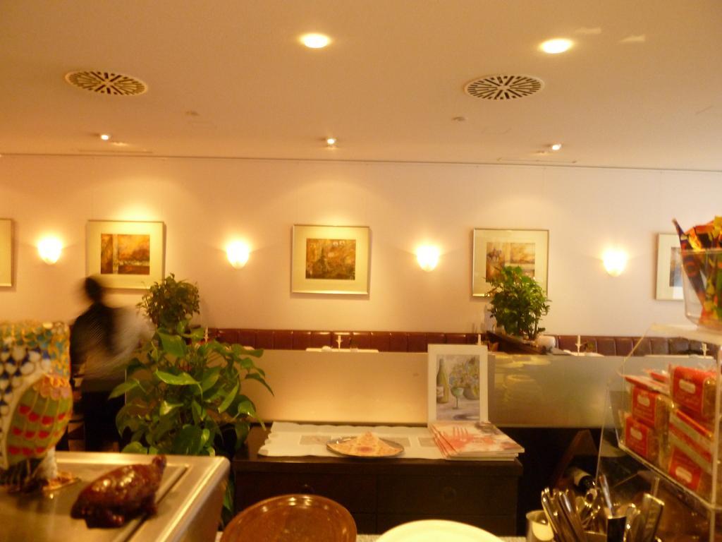 Hotel & Restaurant 