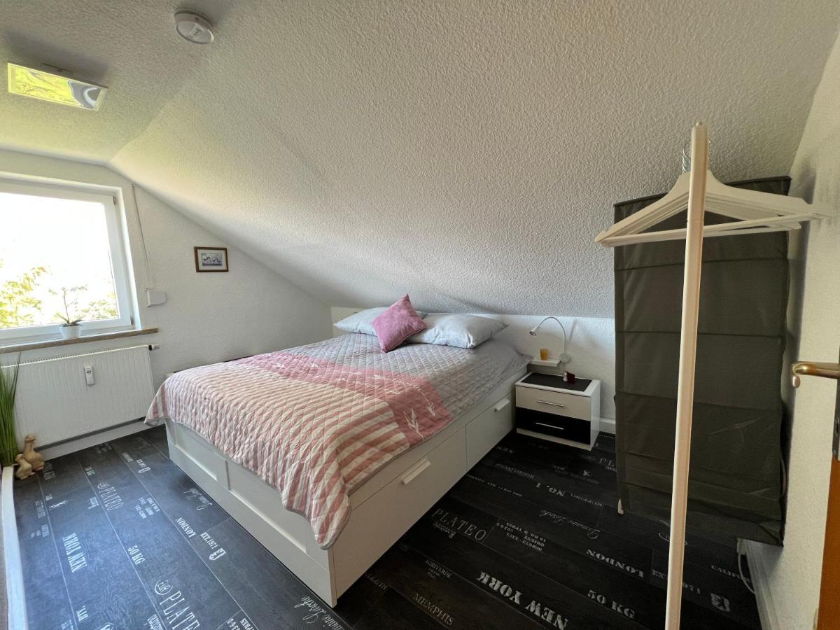 Herzlich Willkommen In Der Dachstube Apartment