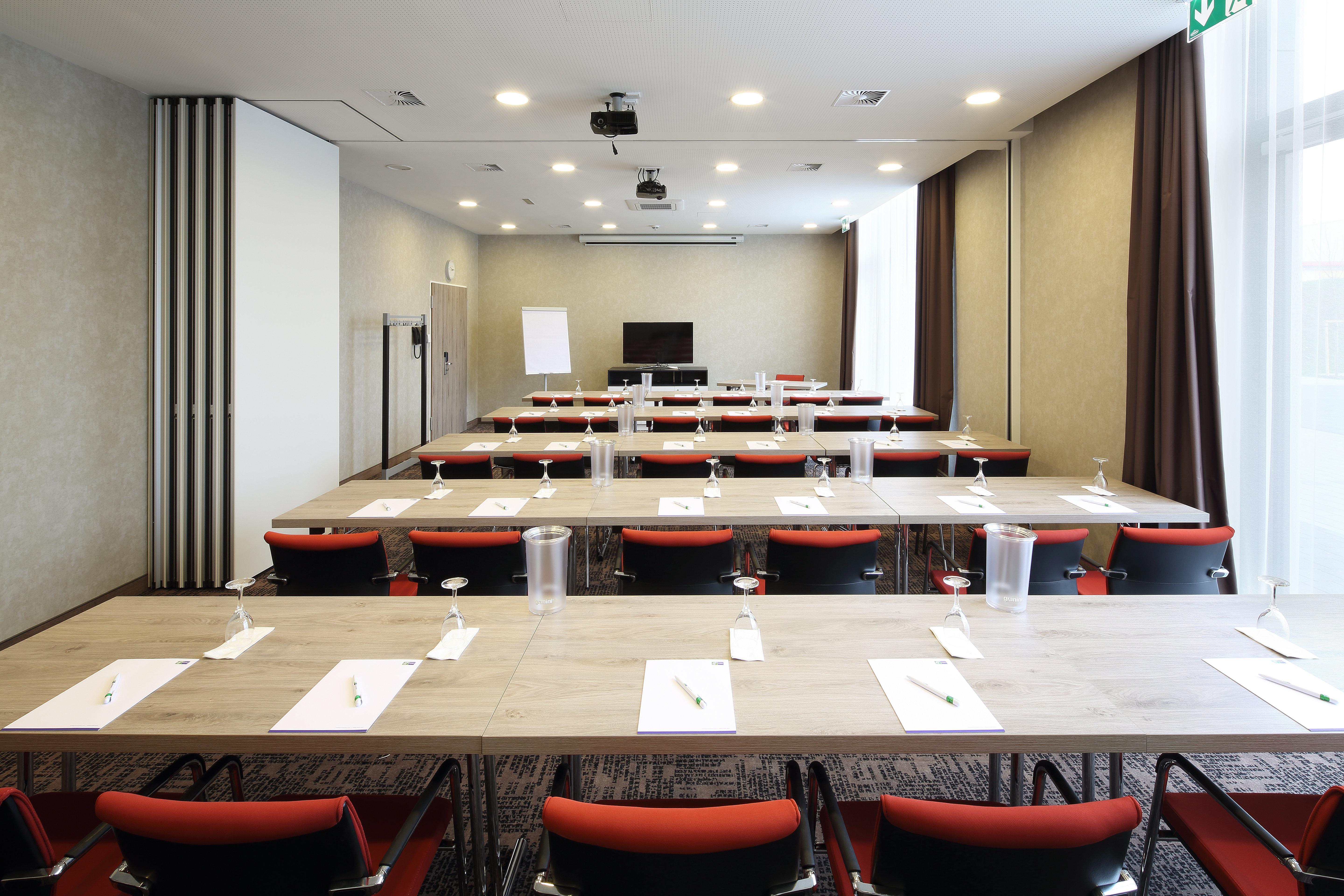 Hotel Express Friedrichshafen, An Ihg 3*