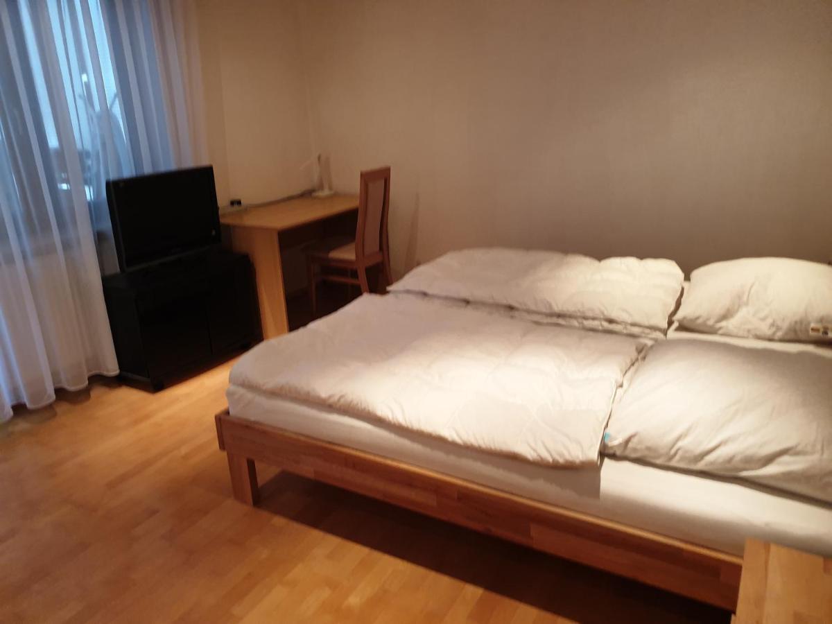 Apartment Fuer 4 Personen, 2 Schlafzimmer, 2 Parkplaetze, Wlan Konstanz