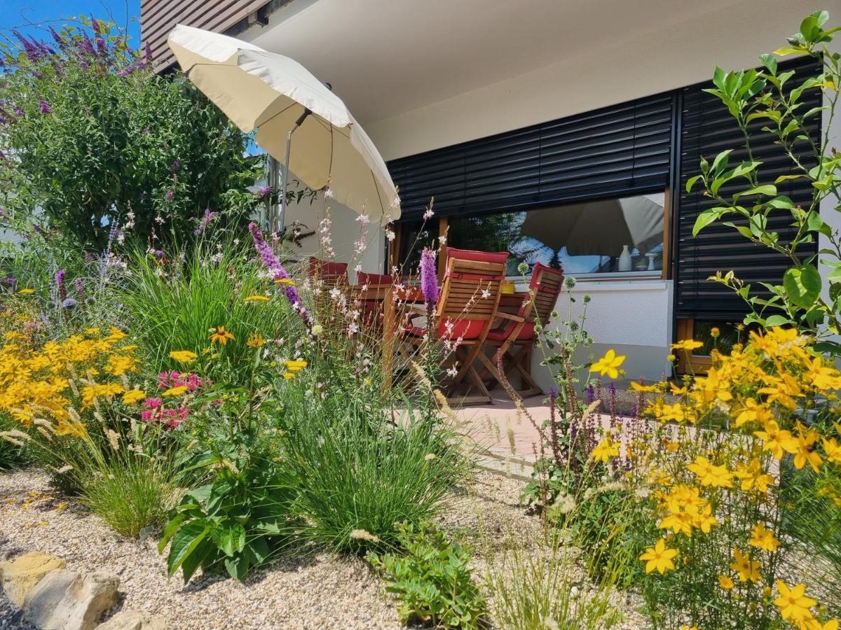 Traumhafte Gartenwohnung In überlinger Hanglage - Zur Goldenen Kiwi *