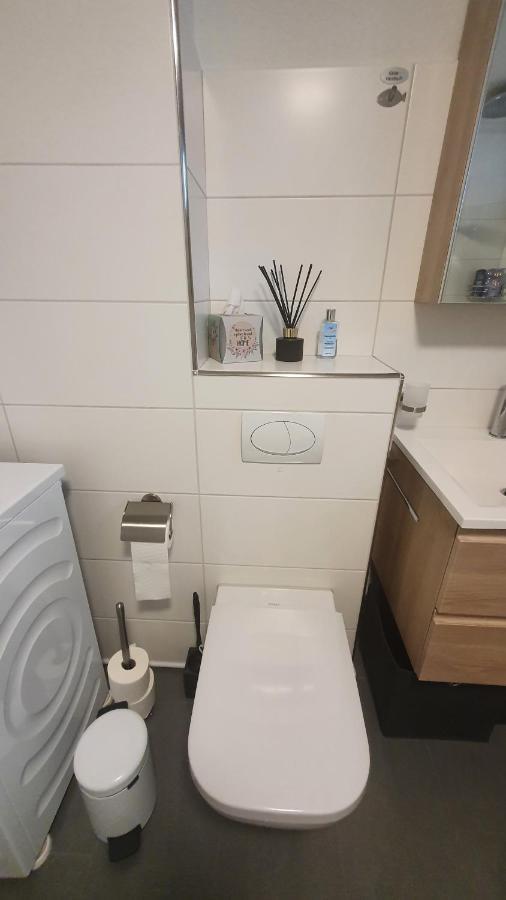 Cosi - Komfortables Privatzimmer Mit Grosser Terrasse Und Parkplatz Homestay
