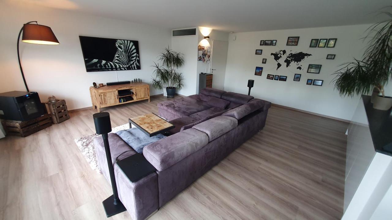 Cosi - Komfortables Privatzimmer Mit Grosser Terrasse Und Parkplatz Homestay