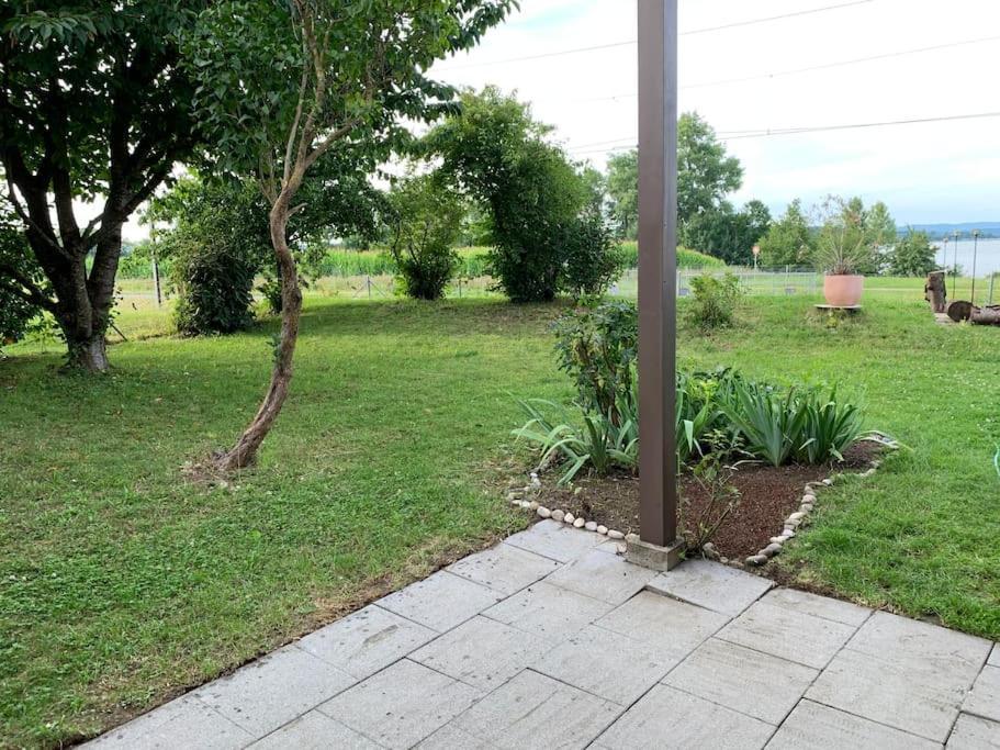 Bmb Mit Blick Auf Den Bodensee Und Konstanz Bottighofen