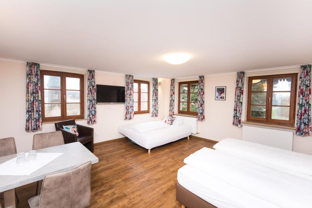 Vier Jahreszeiten Hotel 2*