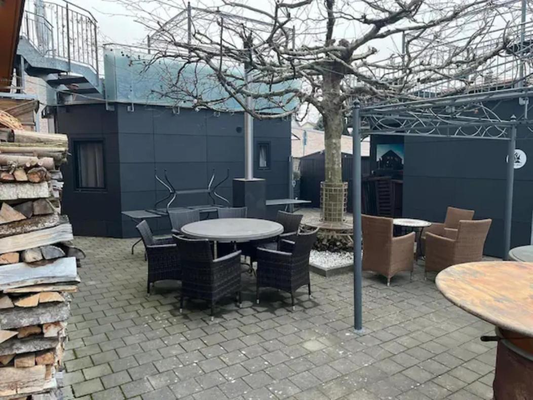 Musikbuehne Flieger - Konzept - Loften In Einer Kneipe Apartment *