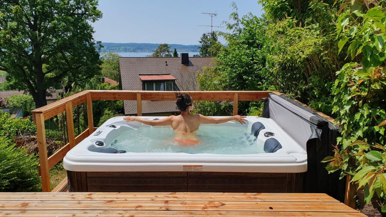 Wellnesshuette Mit Aussenwhirlpool Und Herrlichem See-und Alpenblick Holiday home