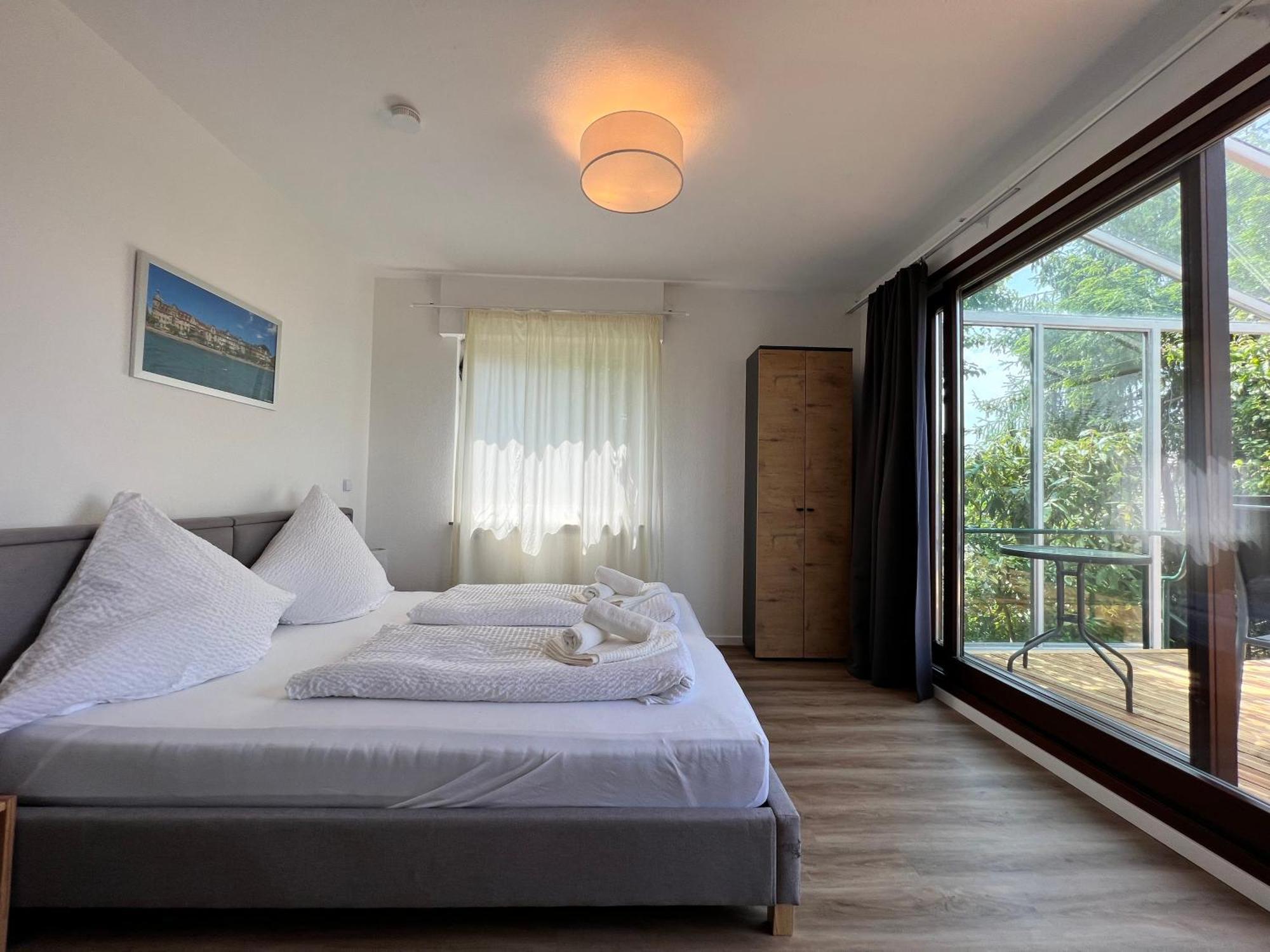 Holiday home Wellnesshuette Mit Aussenwhirlpool Und Herrlichem See-und Alpenblick Uberlingen