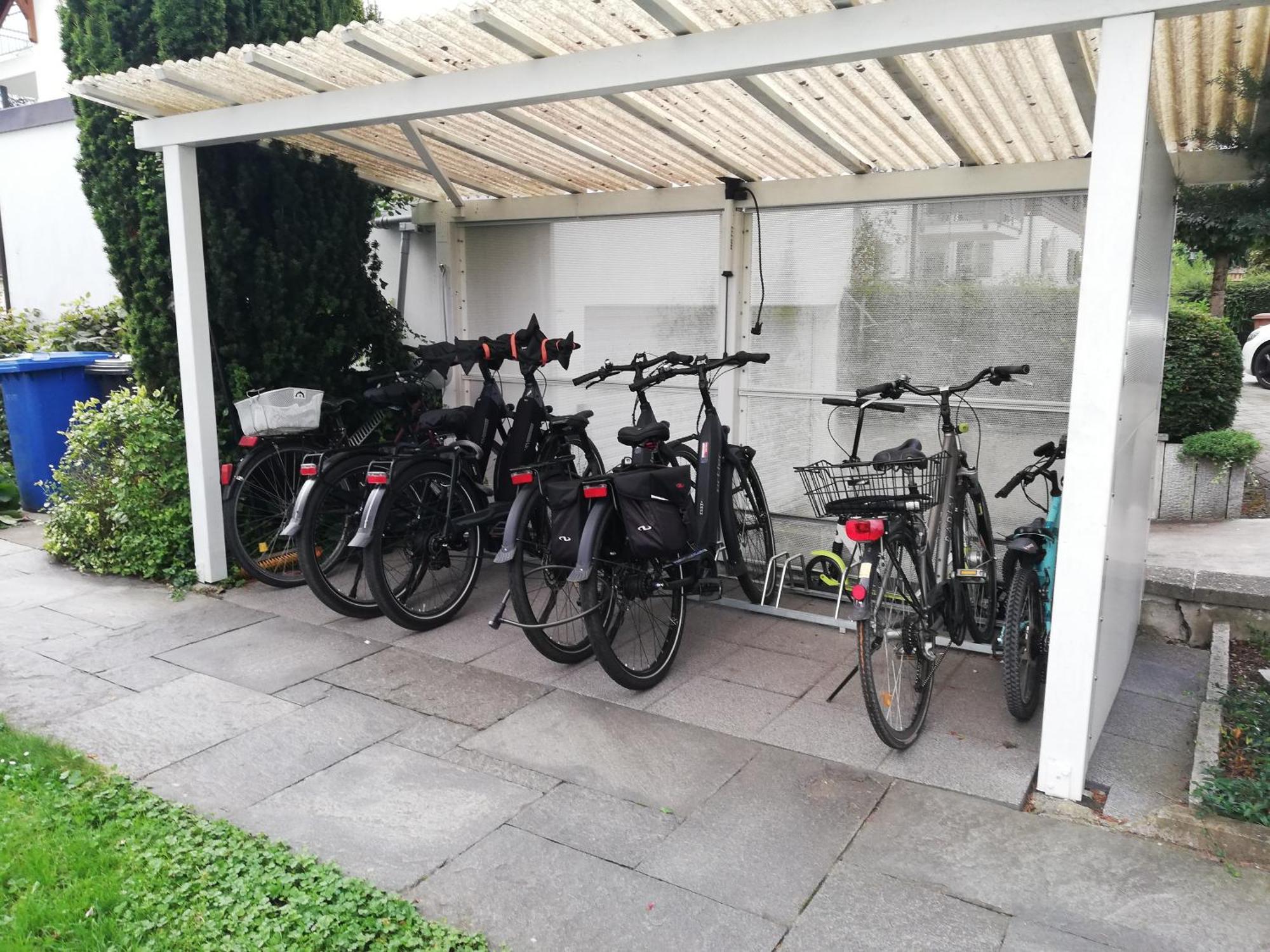 Exklusive Lage, Sehr Grosse Mit Gartenblick - Haemmerle Rot * Konstanz